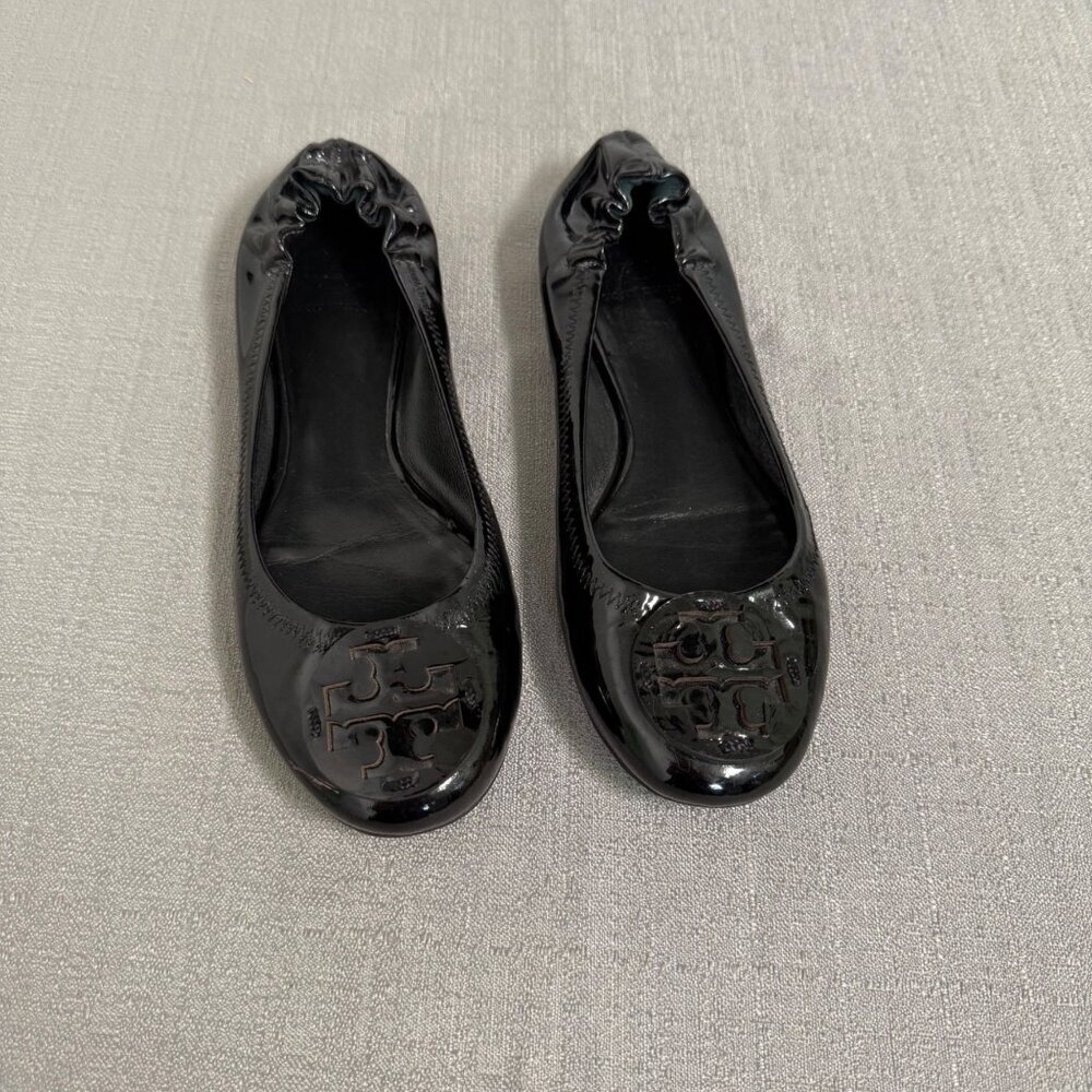 Tory Burch Reva Black Patent Leather Ballet Flats 7M Medallion Logo Timeless